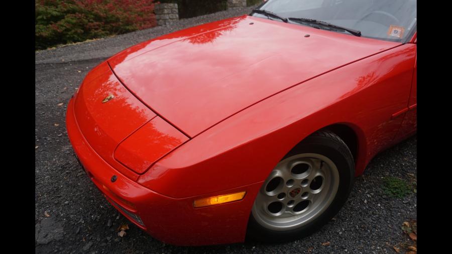 Детали экстерьера Porsche 944 Turbo 1986 года  (фото 25 из 149)